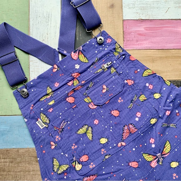 Duluth Trading Co Pants - NWT Duluth Med Heirloom Gardening Convertible Bib Overalls Indigo Backyard Bugs